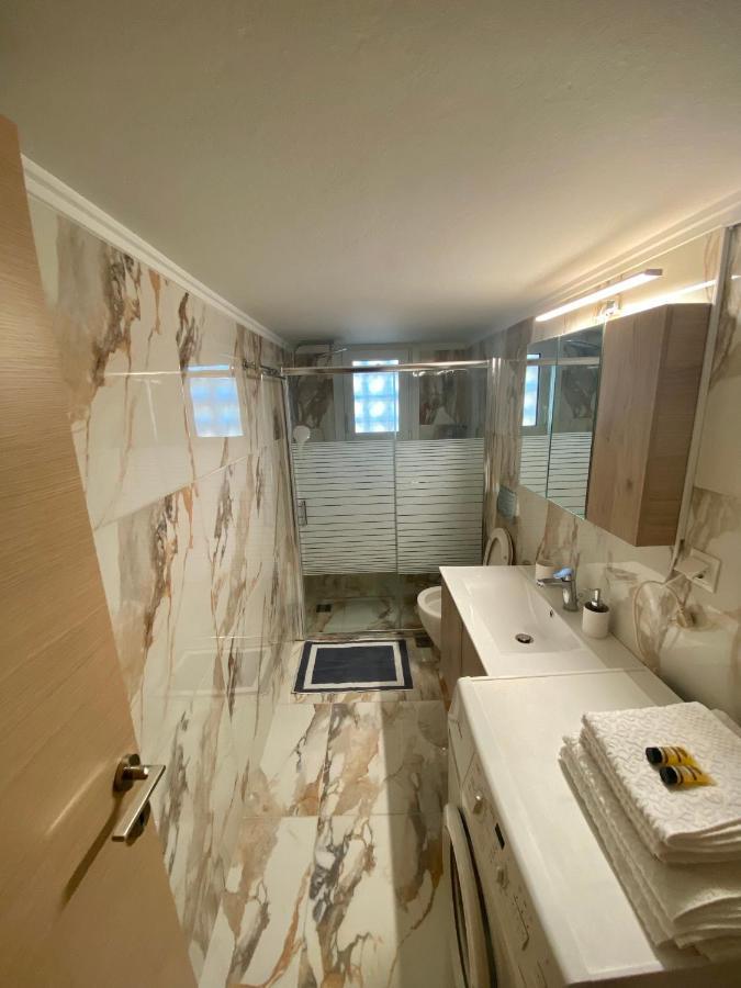 Luxury Suite 10' From The Center เอเธนส์ ภายนอก รูปภาพ