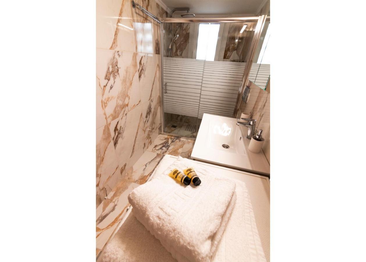 Luxury Suite 10' From The Center เอเธนส์ ภายนอก รูปภาพ