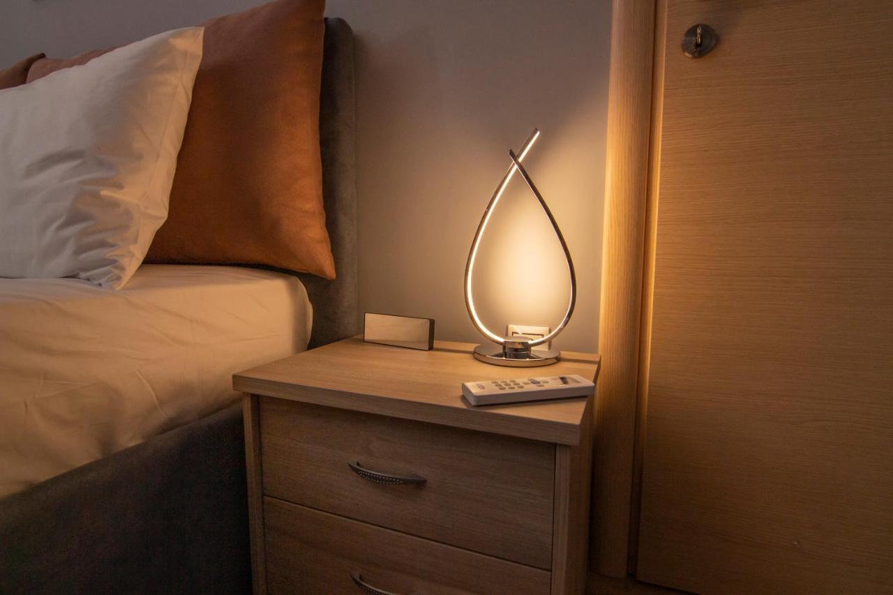 Luxury Suite 10' From The Center เอเธนส์ ภายนอก รูปภาพ